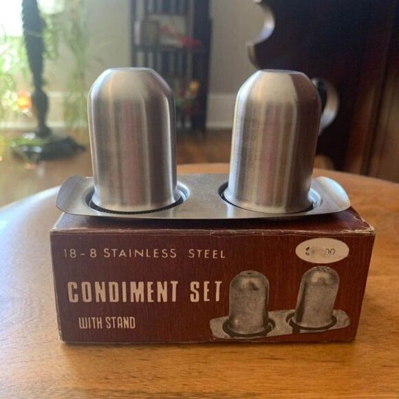 Mid century salt & pepper shakers - Picture 1 of 7